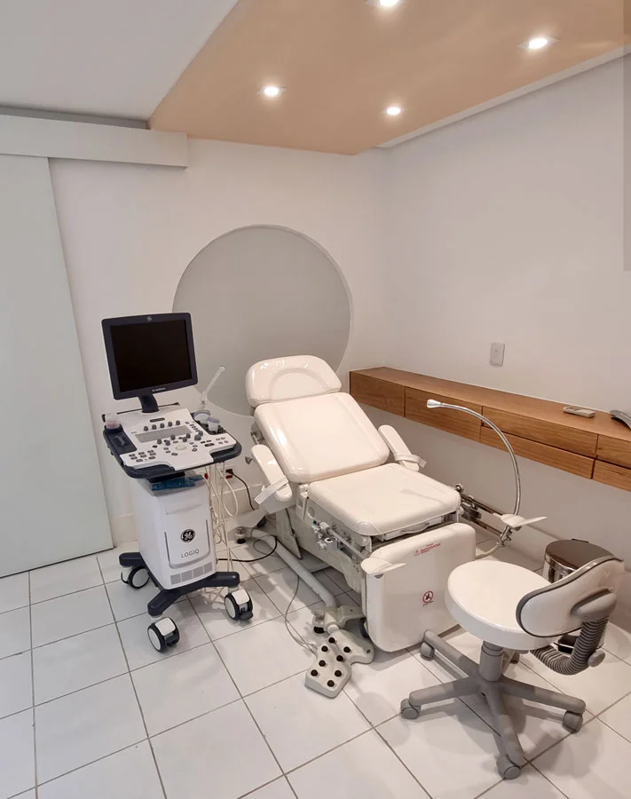 Sala de exames da clínica Gravidez Saudável com ultrassom